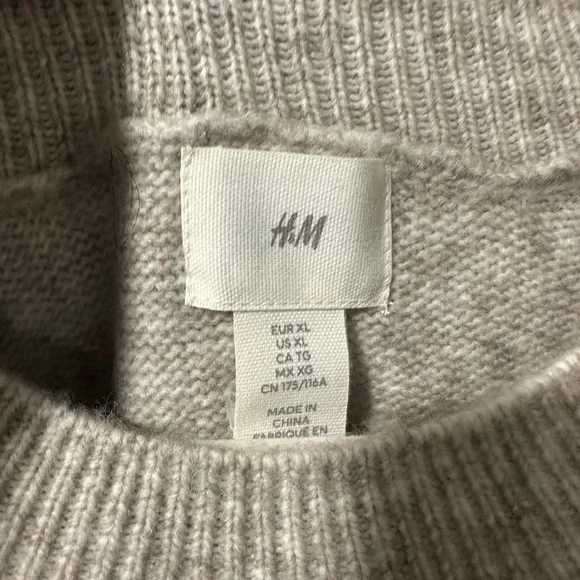 H&M sweater - Picture 2 of 3